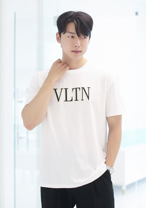 발렌티노 VLTN 로고 티셔츠 1V3MG10V 8RB(WH)