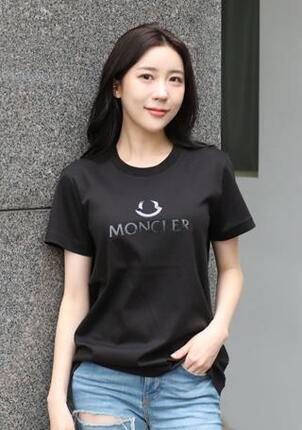 몽클레어 로고 프린팅 여성 티셔츠 8C000 06 809CR(BK)
